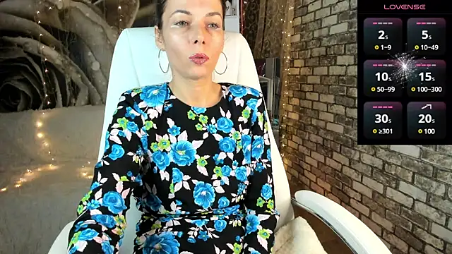 Snapshot of Eva_Melow chatting on December 4, 5:55 pm Eva Melow online show from December 4, 5:55 pm