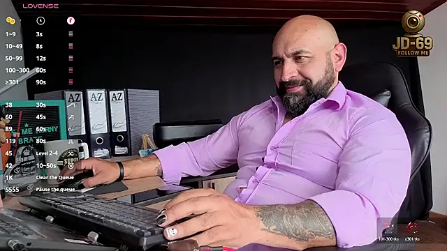 Snapshot of JD-69 chatting on October 28, 5:48 pm JD-69 online show from October 28, 5:48 pm