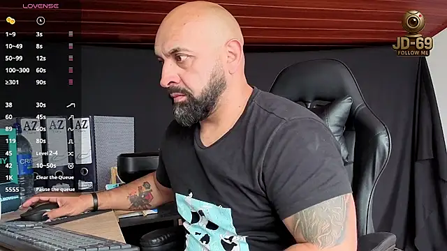 Snapshot of JD-69 chatting on November 6, 7:26 pm JD-69 online show from November 6, 7:26 pm