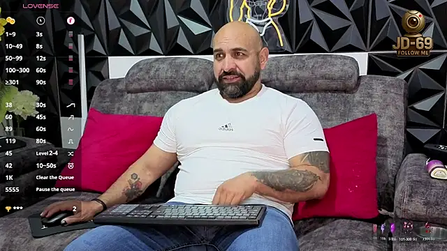 Snapshot of JD-69 chatting on December 4, 7:22 pm JD-69 online show from December 4, 7:22 pm