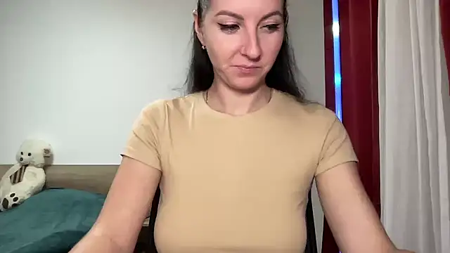Snapshot of beauty_bella chatting on December 18, 9:29 pm beauty bella online show from December 18, 9:29 pm