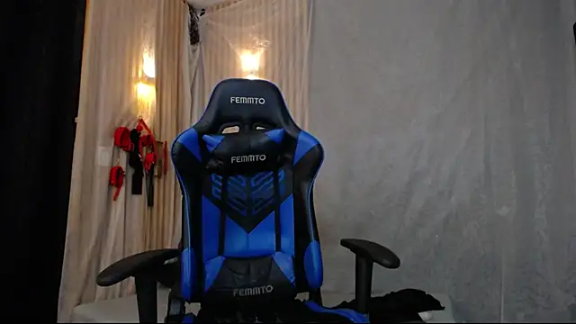 Snapshot of julia_sweet_1 chatting on March 2, 10:03 am julia sweet 1 online show from March 2, 10:03 am