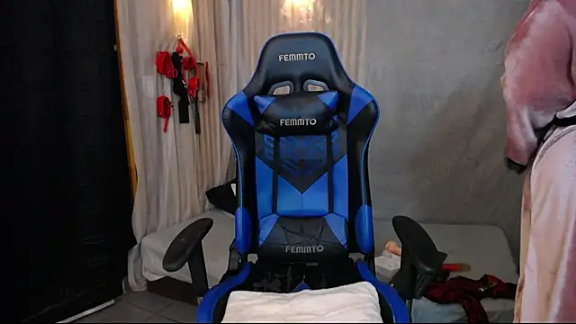 Snapshot of julia_sweet_1 chatting on March 3, 6:59 am julia sweet 1 online show from March 3, 6:59 am