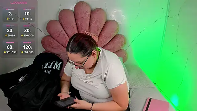 NiickyJones online show from February 6, 10:24 pm