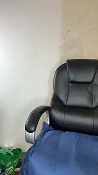 Snapshot of NiickyJones chatting on May 13, 2:53 am NiickyJones online show from May 13, 2:53 am
