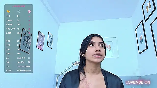 littlee emilyy  online show from December 5, 10:12 pm