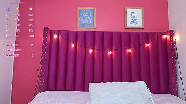 littlee emilyy  online show from January 23, 3:05 am