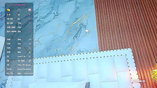 littlee emilyy  online show from January 29, 9:12 am