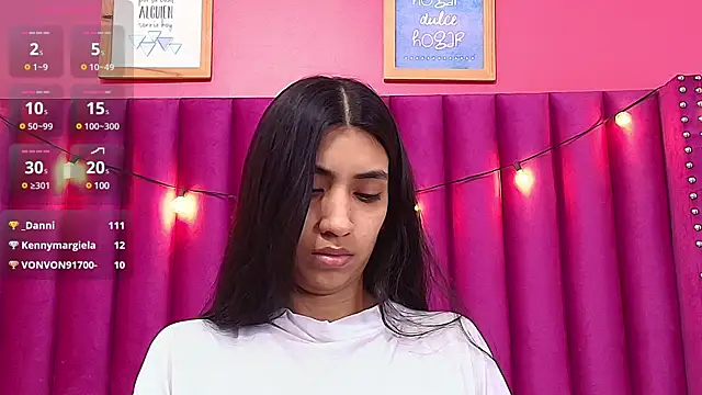 littlee emilyy  online show from February 6, 3:06 am