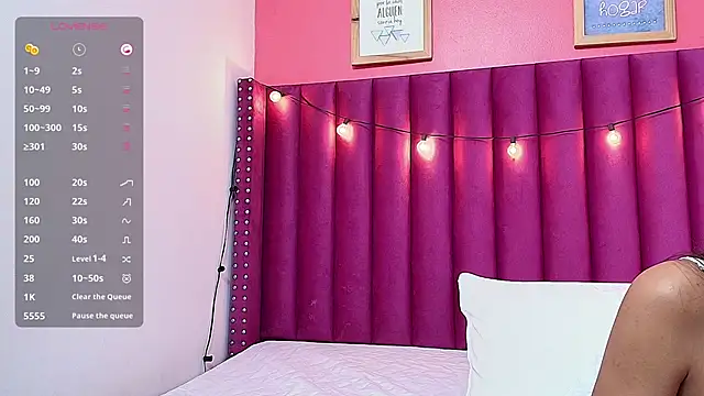 littlee emilyy  online show from February 21, 6:07 am