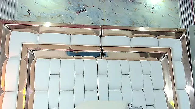 littlee emilyy  online show from March 19, 2:59 am