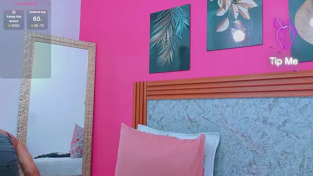 littlee emilyy  online show from April 6, 12:39 pm