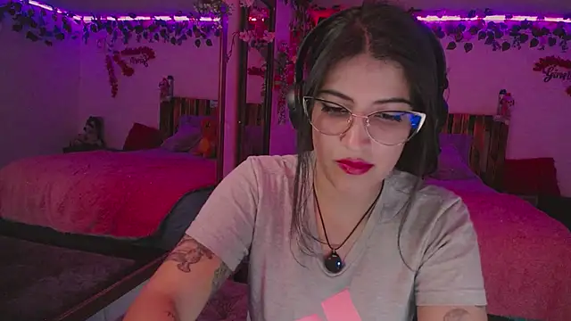 Snapshot of azahar__ziiz chatting on November 12, 1:50 am azahar ziiz online show from November 12, 1:50 am