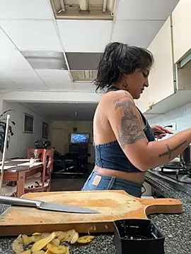 azahar  ziiz online show from February 11, 4:12 pm