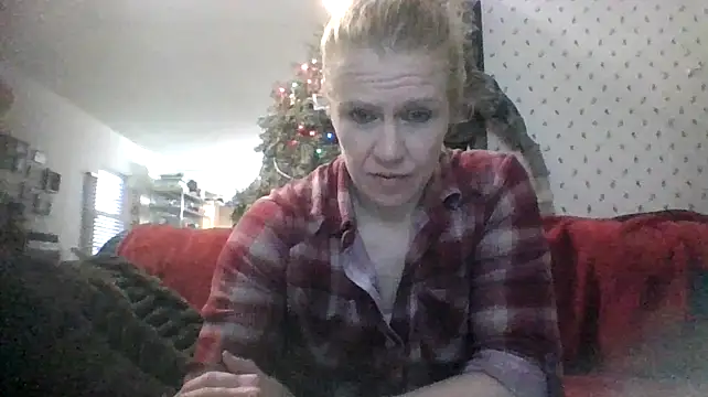 Snapshot of lisamatty4601 chatting on December 28, 10:55 pm lisamatty4601 online show from December 28, 10:55 pm