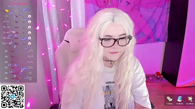Snapshot of SelenaCute chatting on April 27, 10:02 am SelenaCute online show from April 27, 10:02 am