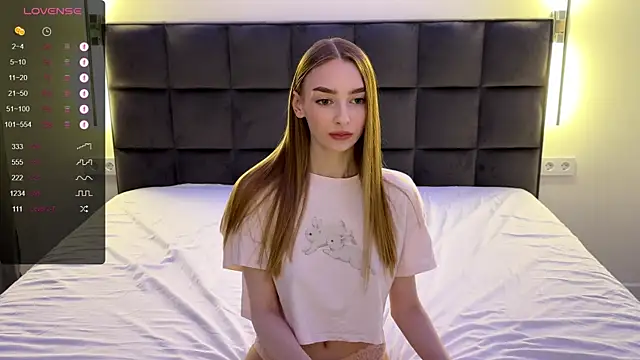 Snapshot of NotElis chatting on March 10, 4:03 pm NotElis online show from March 10, 4:03 pm