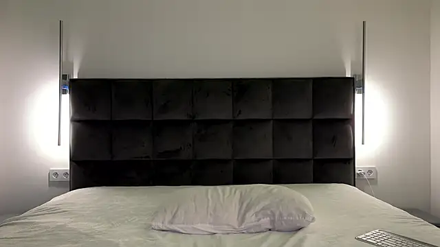 Snapshot of NotElis chatting on September 13, 3:12 pm NotElis online show from September 13, 3:12 pm