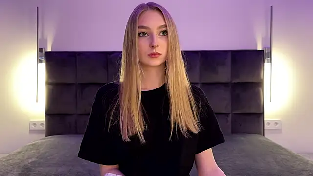 Snapshot of NotElis chatting on November 23, 5:13 pm NotElis online show from November 23, 5:13 pm