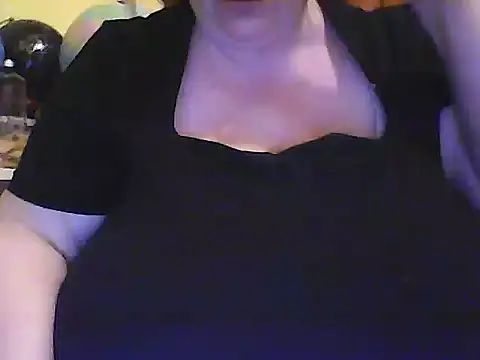 Nataliesbestjuggs online show from May 28, 8:28 pm