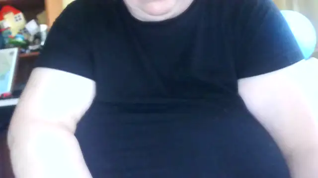 Snapshot of Nataliesbestjuggs chatting on July 8, 3:44 am Nataliesbestjuggs online show from July 8, 3:44 am