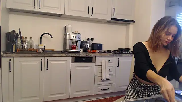 Snapshot of Tasty_Shape chatting on December 12, 7:08 am Tasty Shape online show from December 12, 7:08 am