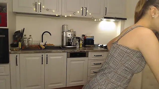 Snapshot of Tasty_Shape chatting on December 19, 4:24 pm Tasty Shape online show from December 19, 4:24 pm