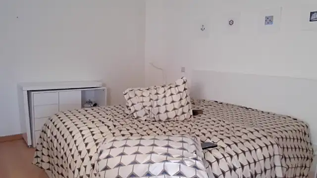 Snapshot of SexyandMarried1 chatting on February 24, 3:09 pm SexyandMarried1 online show from February 24, 3:09 pm