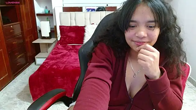 laureentt  online show from February 4, 10:10 am