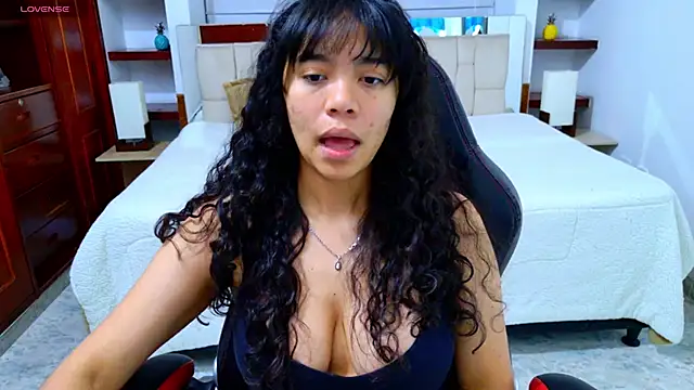 laureentt  online show from December 19, 3:13 am