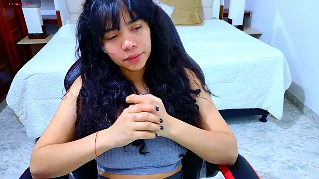 laureentt  online show from December 22, 3:14 am