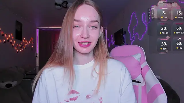 MoonDust online show from March 23, 10:08 am