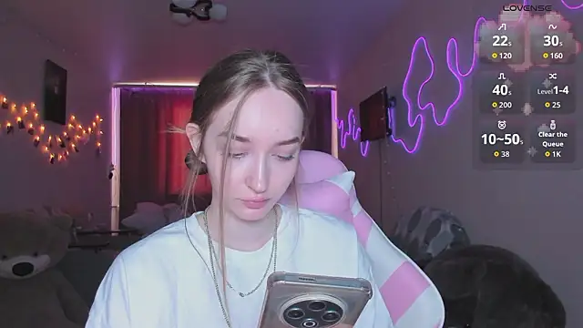 MoonDust online show from March 25, 11:27 am