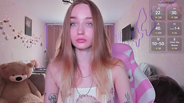 MoonDust online show from March 30, 11:33 am