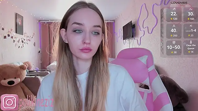 MoonDust online show from April 3, 10:57 am