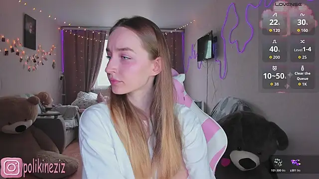 MoonDust online show from April 10, 2:44 pm