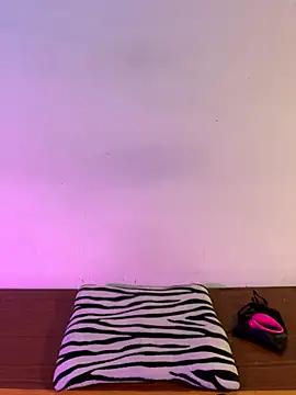 Snapshot of Felicia_smok3 chatting on December 1, 2:05 am Felicia smok3 online show from December 1, 2:05 am