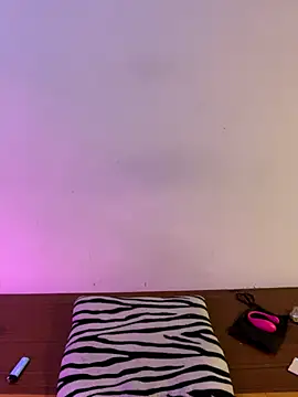 Snapshot of Felicia_smok3 chatting on December 5, 2:20 am Felicia smok3 online show from December 5, 2:20 am