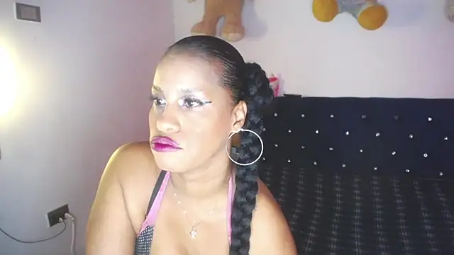 Snapshot of pamela_guzmaan chatting on November 6, 7:15 pm pamela guzmaan online show from November 6, 7:15 pm