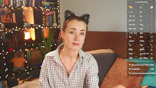 Snapshot of bananya_kitty chatting on December 4, 2:10 am bananya kitty online show from December 4, 2:10 am