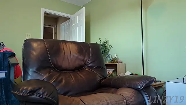 Linzy 19 online show from January 12, 3:57 pm