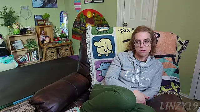 Linzy 19 online show from February 13, 10:00 pm