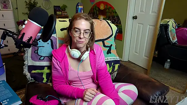 Linzy 19 online show from March 3, 3:41 am