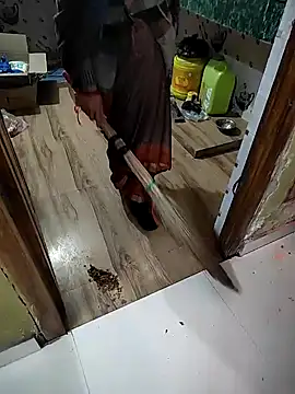 Snapshot of COUPLLE_VILLAGE chatting on January 6, 3:31 am COUPLLE VILLAGE online show from January 6, 3:31 am