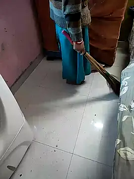 Snapshot of COUPLLE_VILLAGE chatting on February 1, 3:41 am COUPLLE VILLAGE online show from February 1, 3:41 am