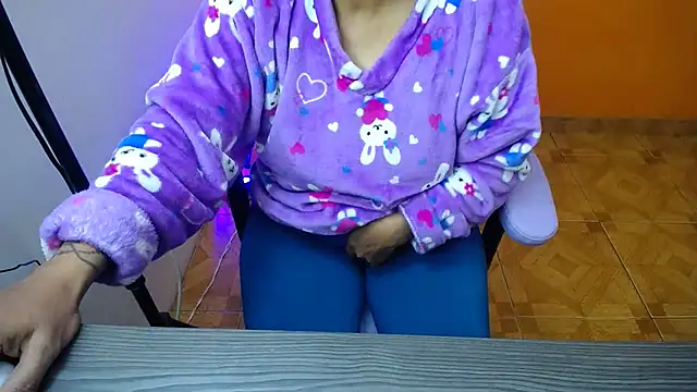 Snapshot of daleska_ayala_1 chatting on January 13, 10:03 pm daleska ayala 1 online show from January 13, 10:03 pm