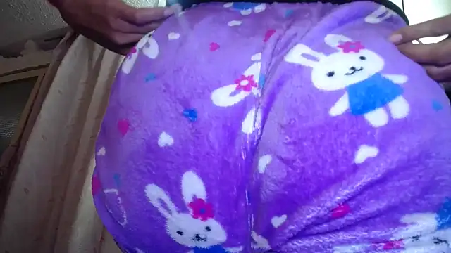 Snapshot of daleska_ayala_1 chatting on January 26, 8:13 pm daleska ayala 1 online show from January 26, 8:13 pm