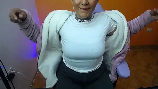 Snapshot of daleska_ayala_1 chatting on January 29, 10:32 pm daleska ayala 1 online show from January 29, 10:32 pm