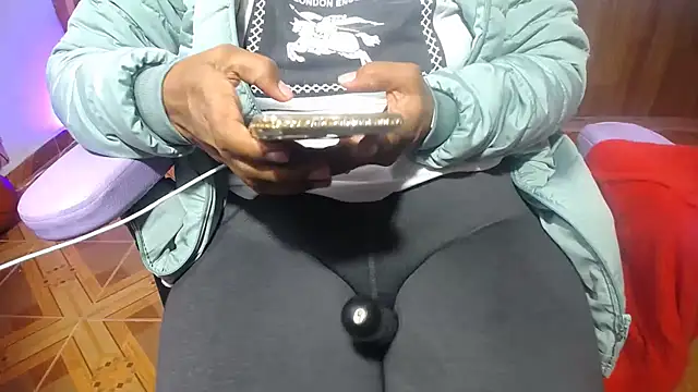 Snapshot of daleska_ayala_1 chatting on February 25, 7:14 pm daleska ayala 1 online show from February 25, 7:14 pm