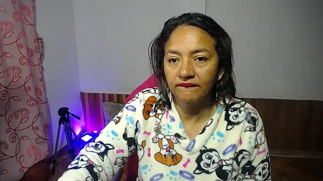 Snapshot of daleska_ayala_1 chatting on March 1, 11:28 am daleska ayala 1 online show from March 1, 11:28 am